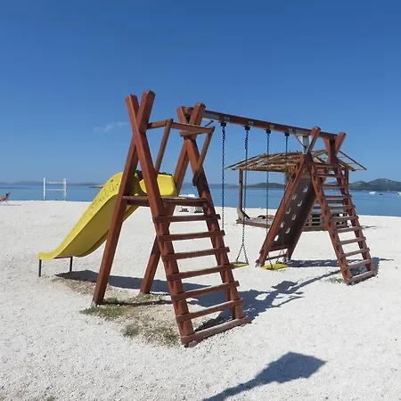 Luka Pakoštane