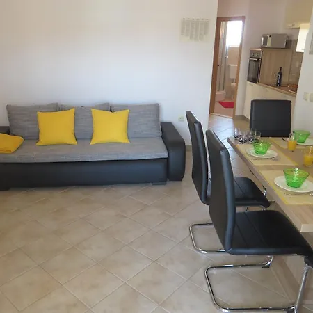Luka Apartament *