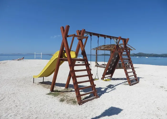 Luka Pakoštane